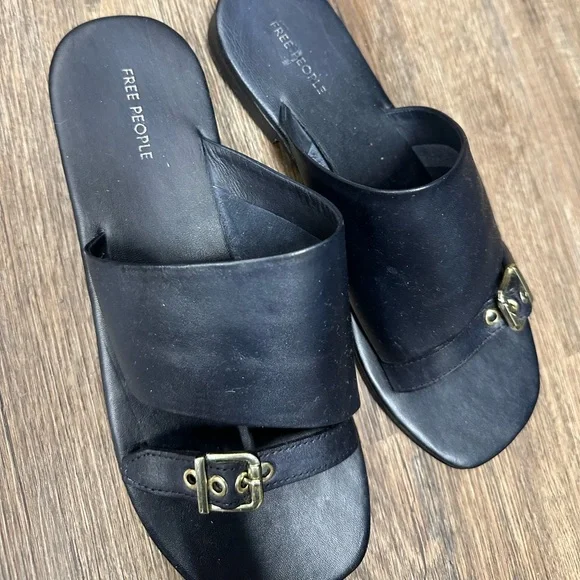 Free People dark navy sandals - Picture 2 of 4